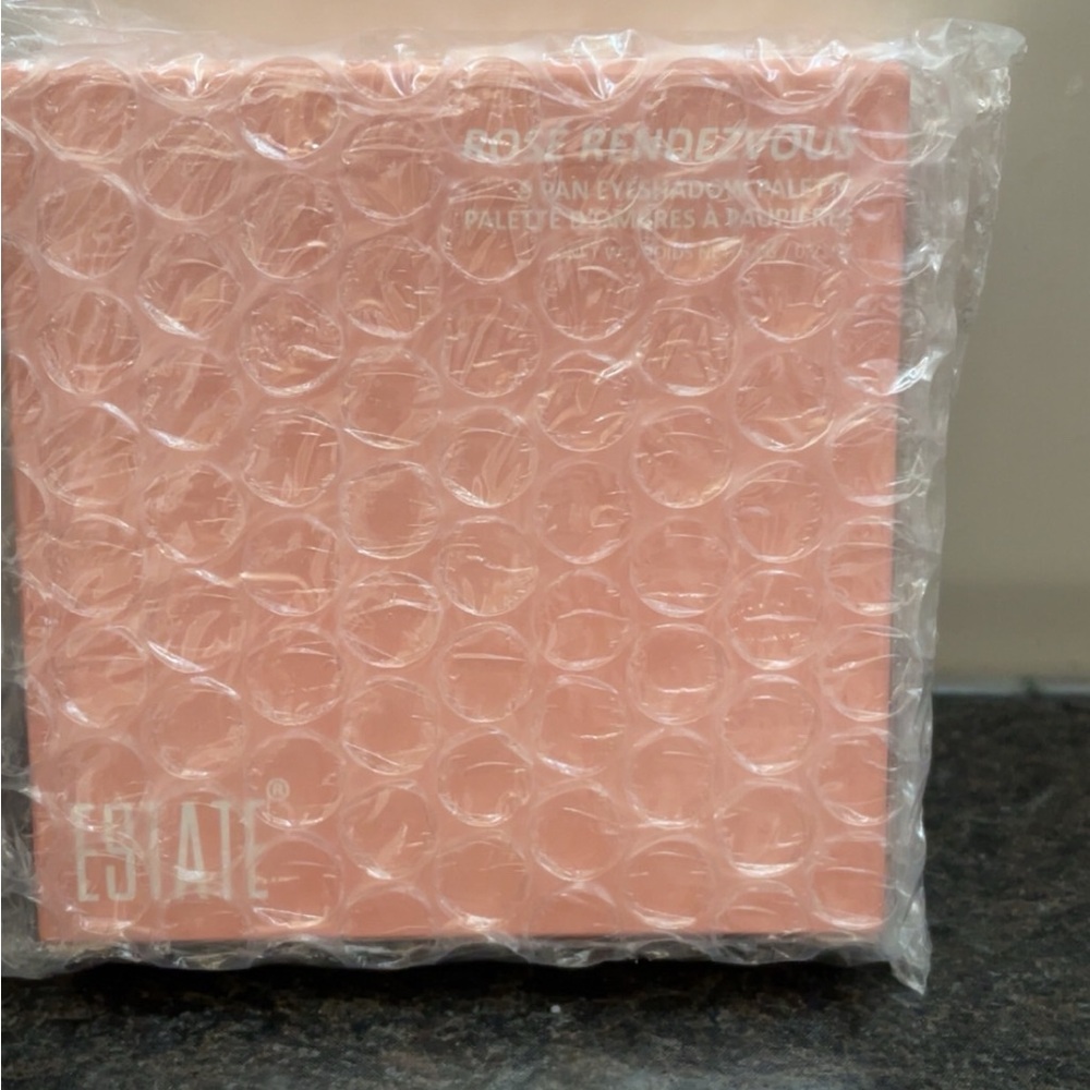 Estate Rosé Rendezvous Makeup Collection - Picture 4 of 4